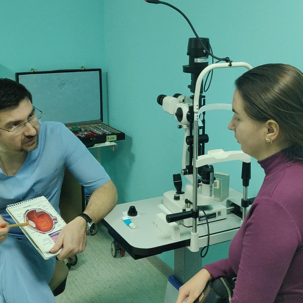 Ігор Чуканов із пацієнткою