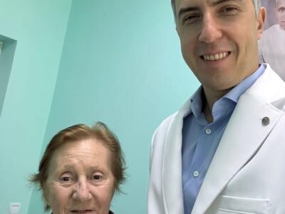 лікар з пацієнткою