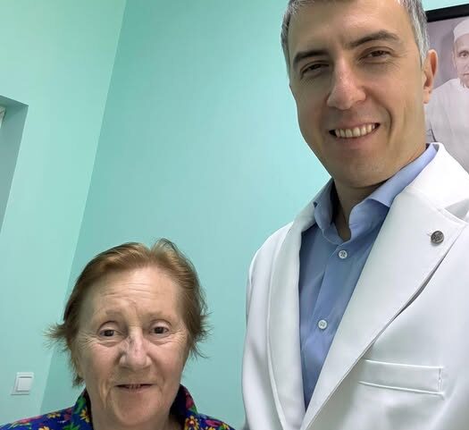 лікар з пацієнткою