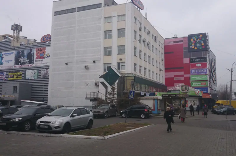 Парковка біля Любави