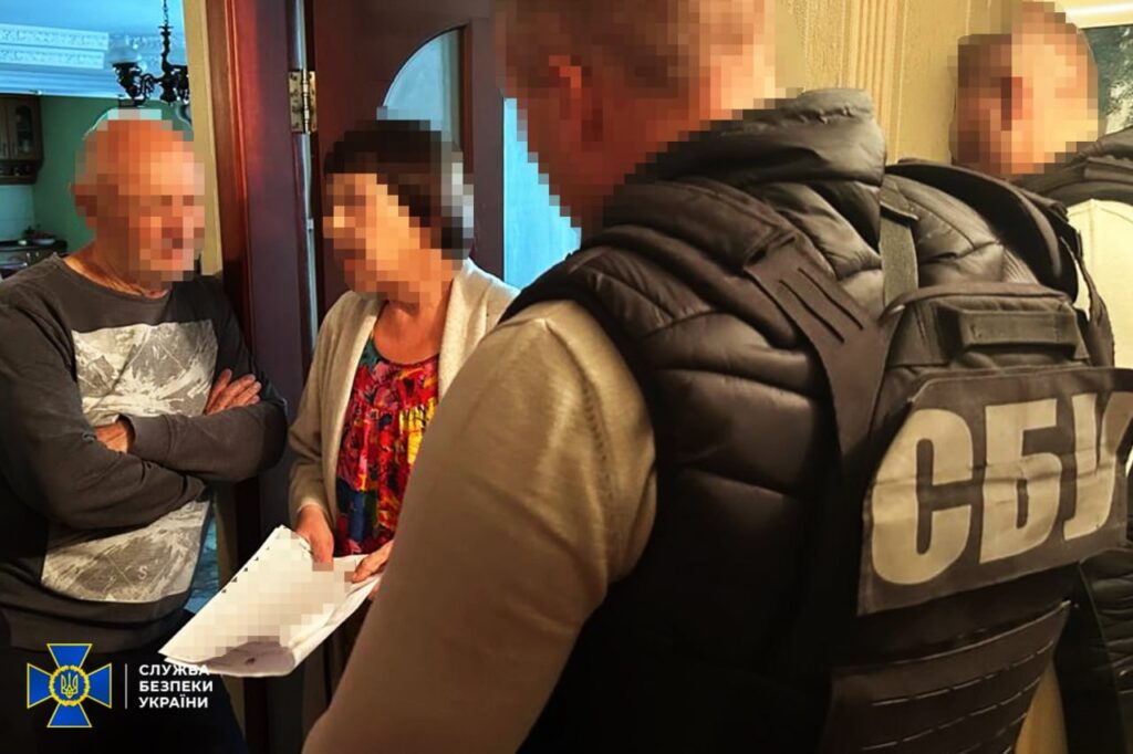 вручають підозру жінці