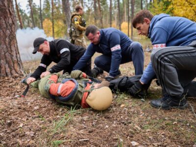 Надання допомоги "пораненому"