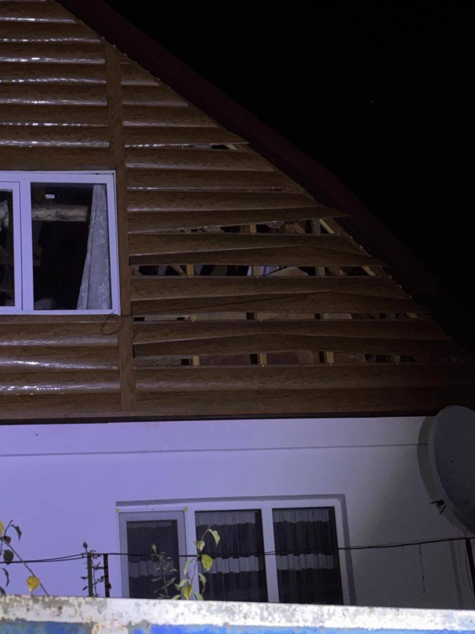 пошкоджений дах