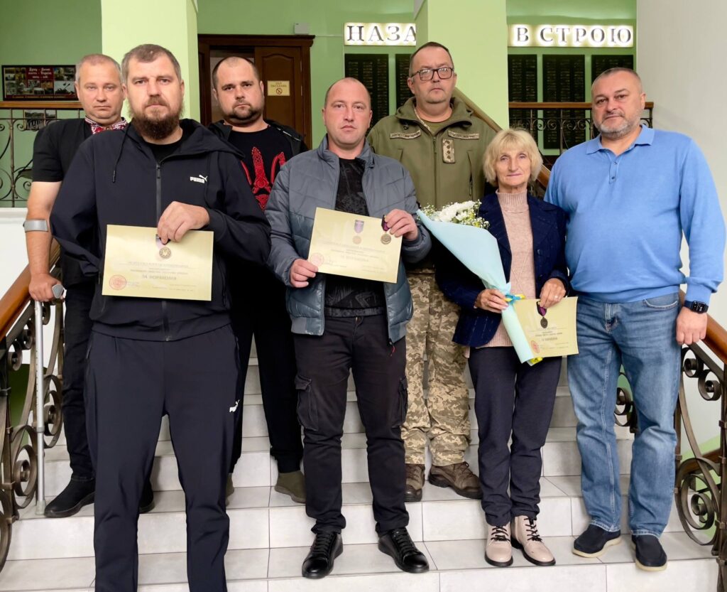 поранені захисники отримали нагороди Міноборони