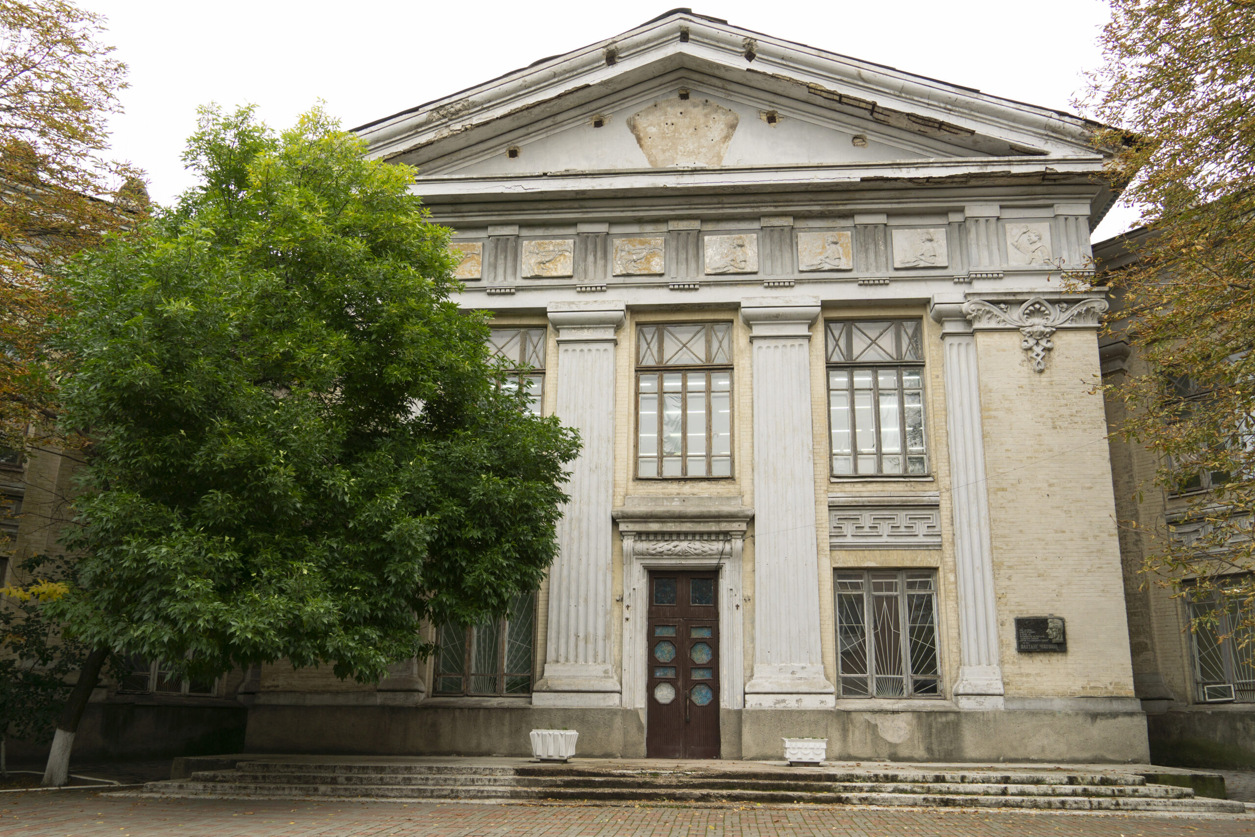 ЦДЮТ або жіноча гімназія