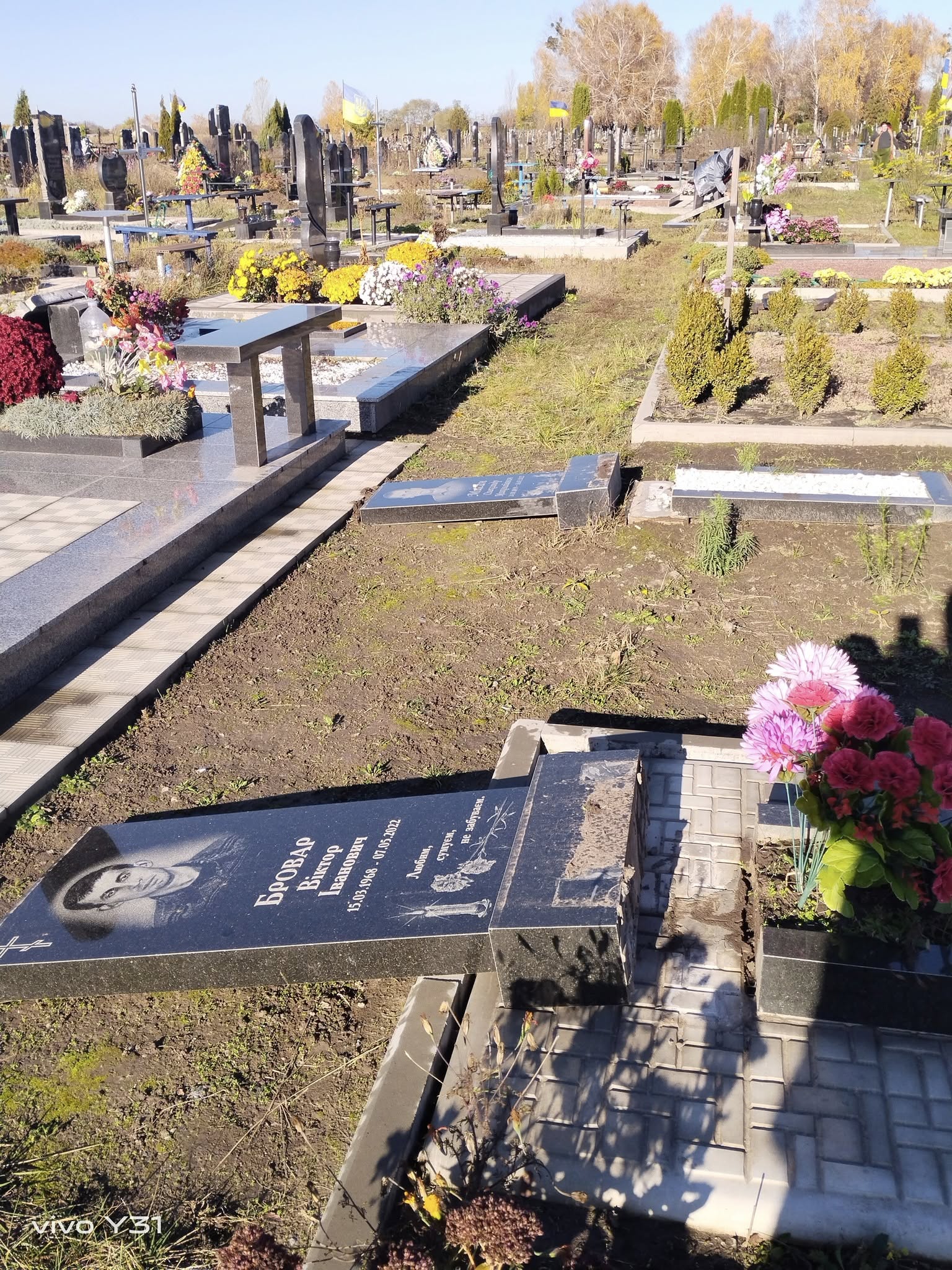 вандалізм на кладовищі