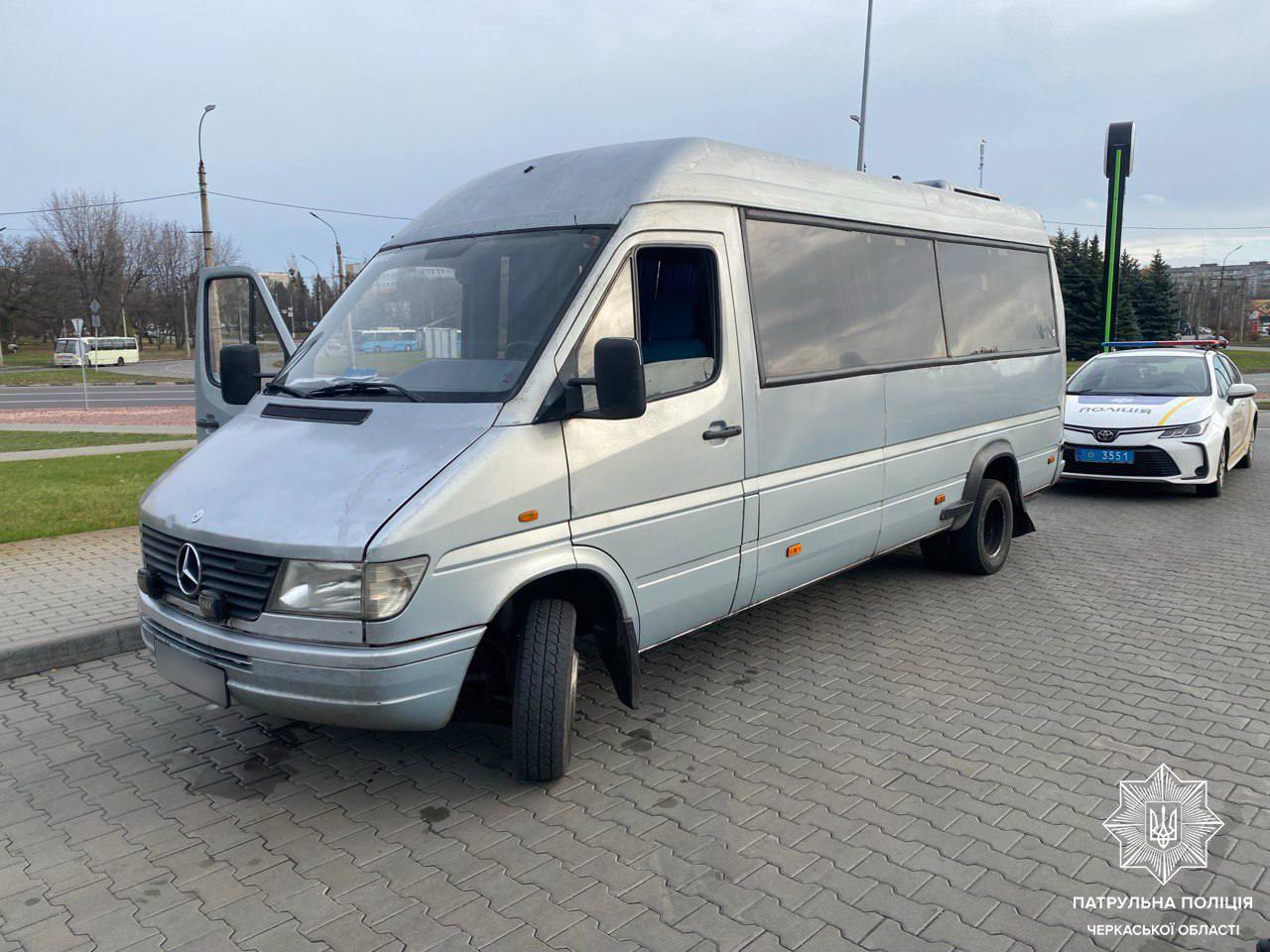 Порушив правила дорожнього руху: в Черкасах виявили автобус з ознаками підробки