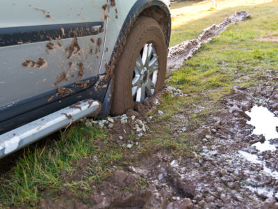 Машина в багнюці