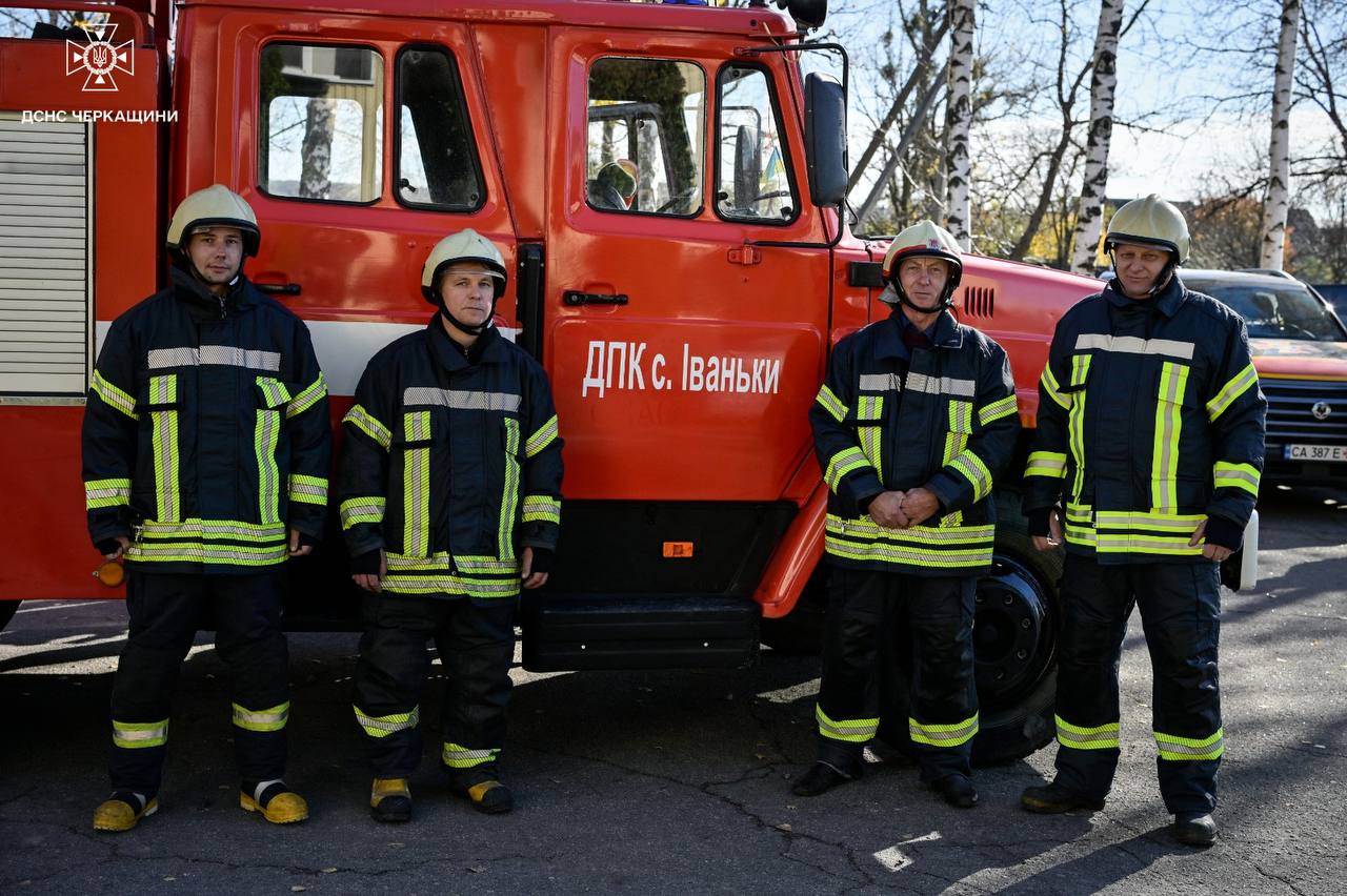 добровольці об'дналися у пожежну команду на Уманщині