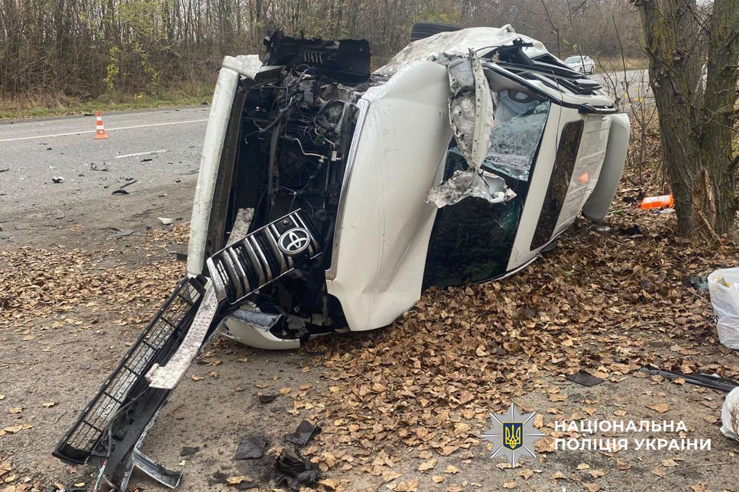 позашляховик перекинувся