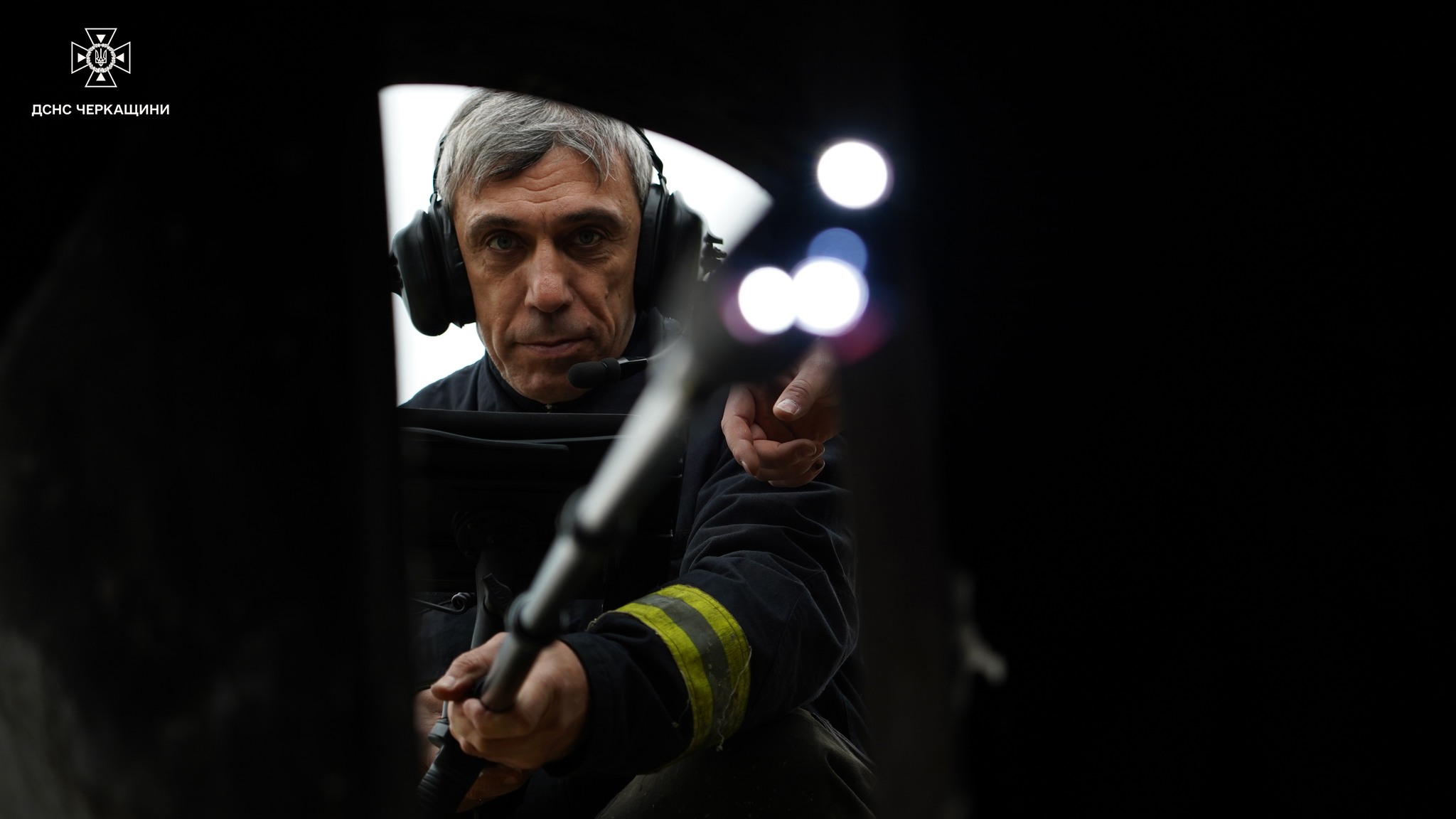 Рятувальник в обмеженому приміщенні