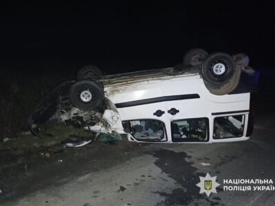 Перевернута автівка