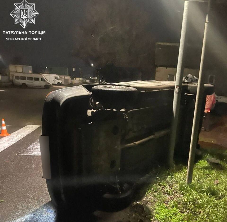 перекинута автівка