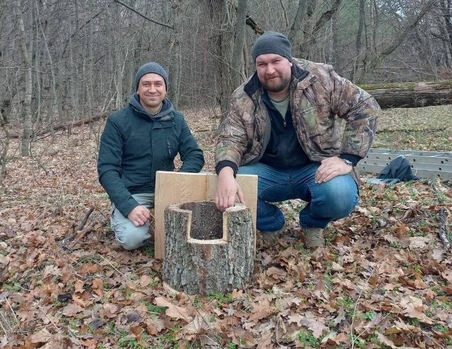 У Холодному Яру встановлюють штучні гніздівлі, аби привабити птахів (ФОТО)