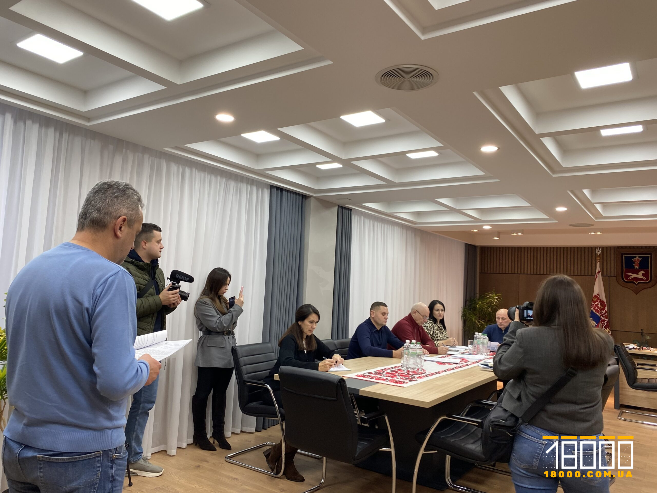 люди в залі