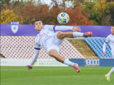 футболіст ЛНЗ на полі