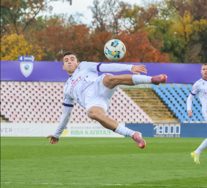 футболіст ЛНЗ на полі