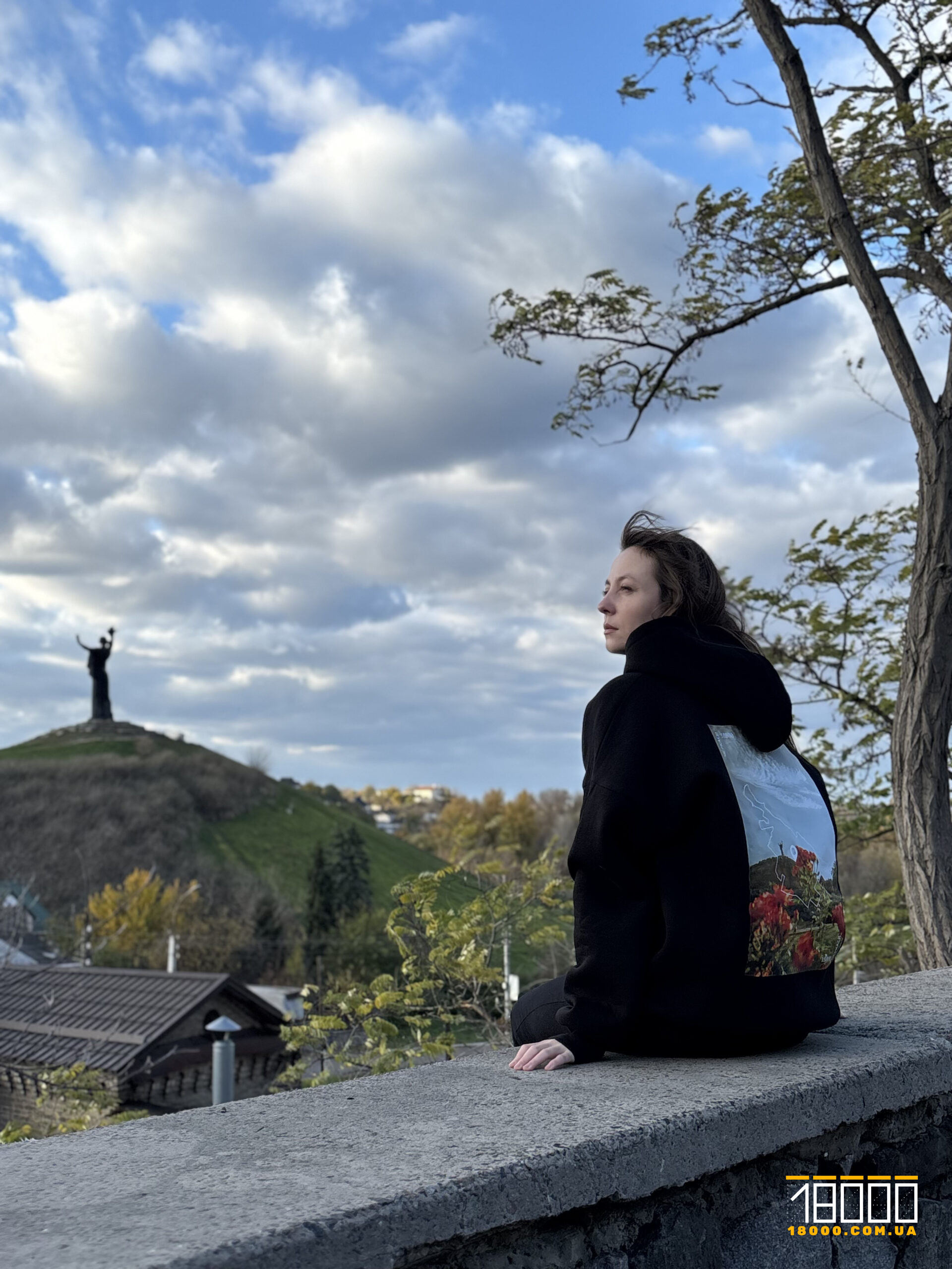 Ірина Малюкова у худі "18000"