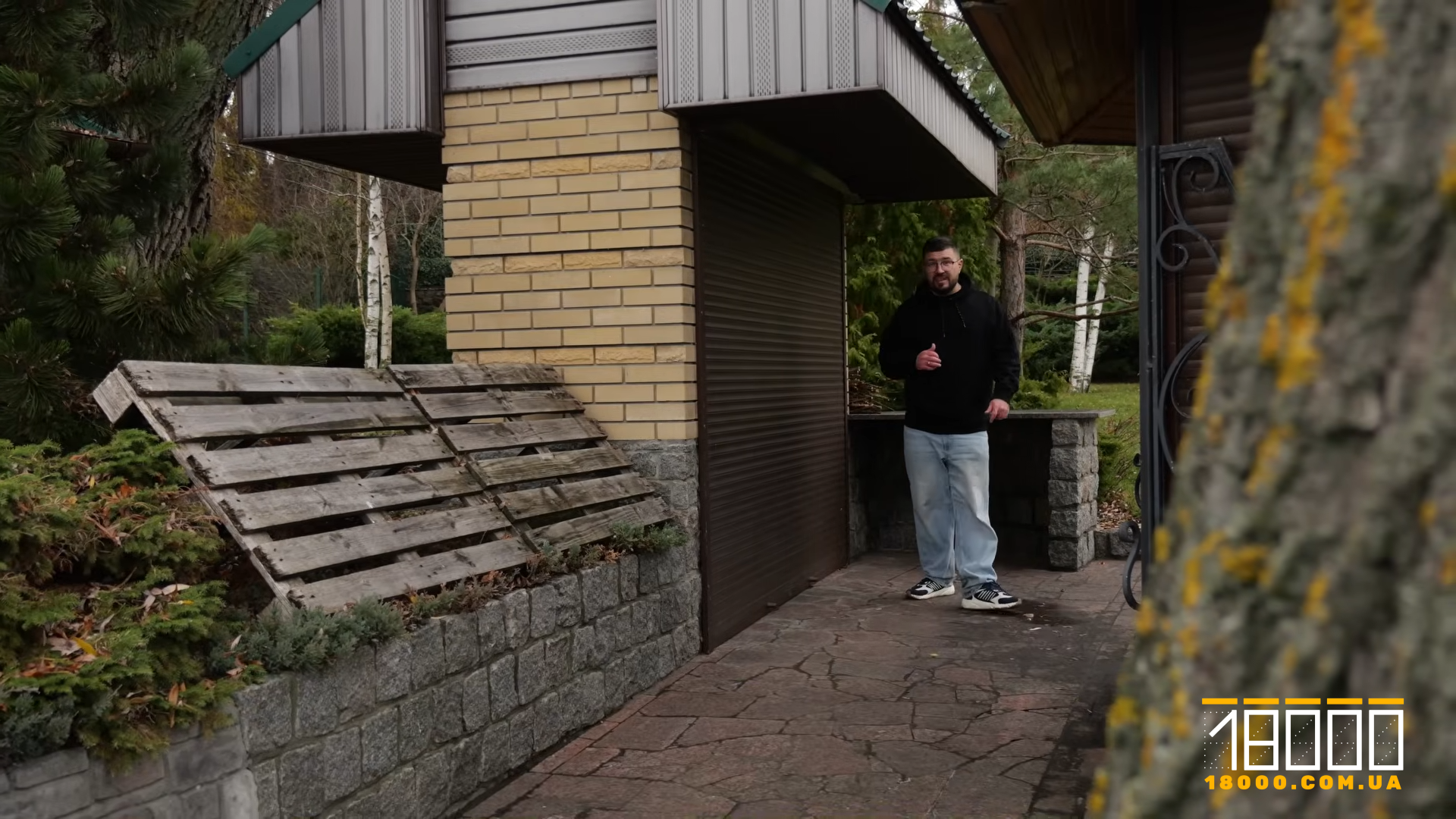 Мангал на території "замку"