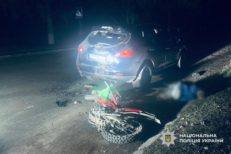 мотоцикл в'їхав в авто на Уманщині