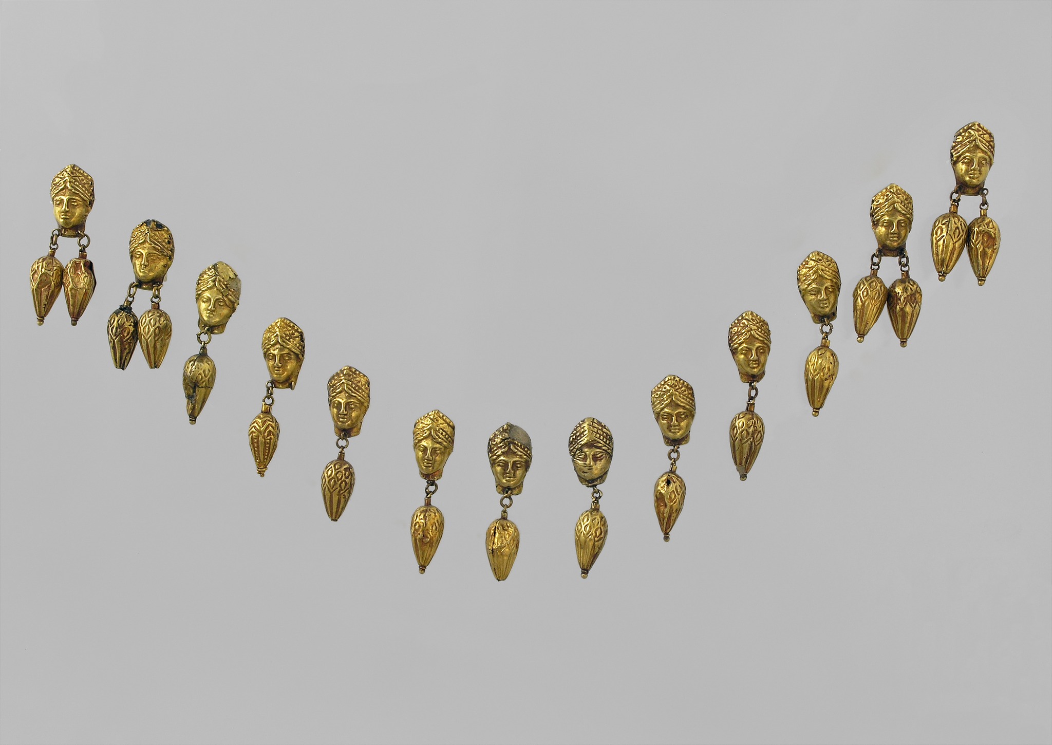 Золоті прикраси головних уборів скіф'янки