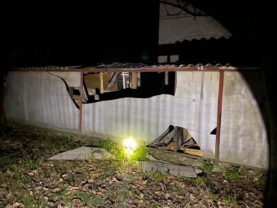 пошкоджений паркан