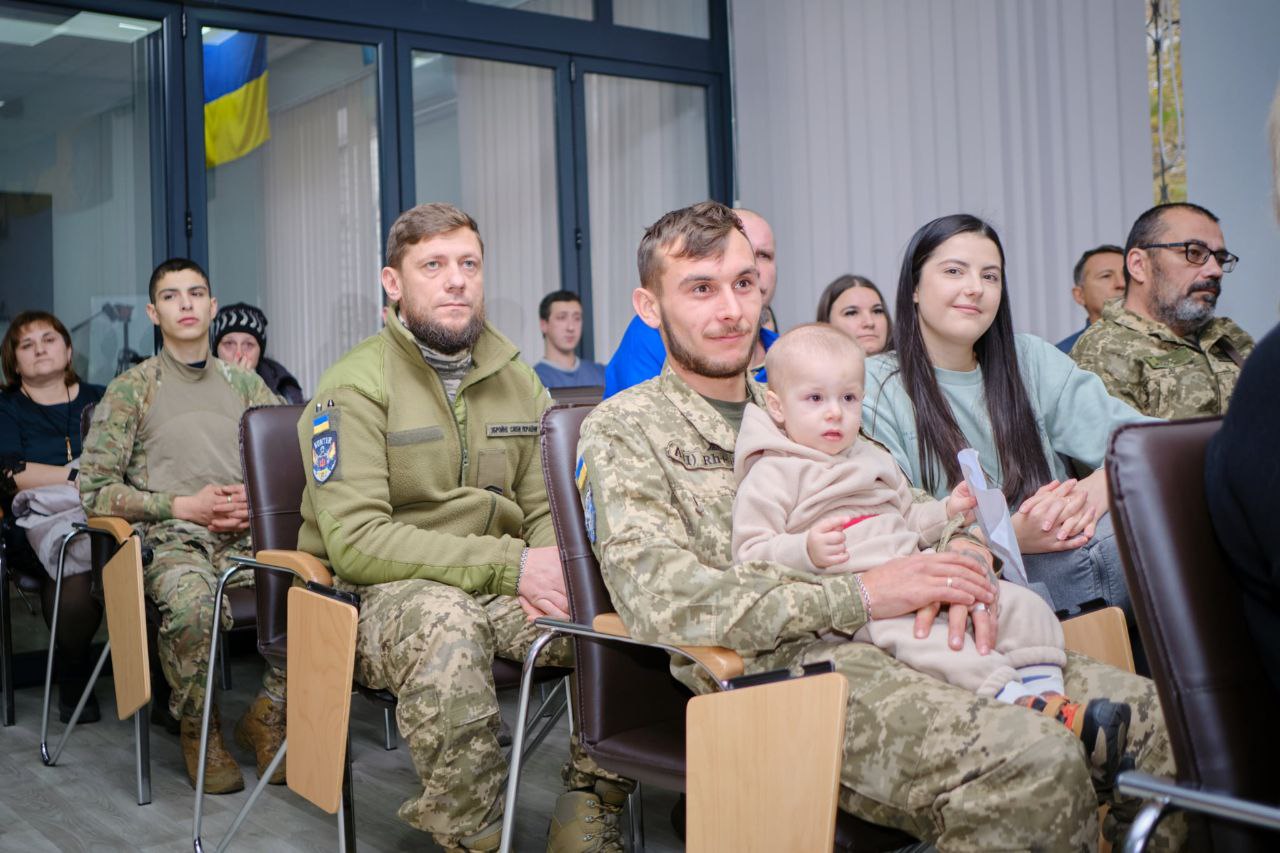 родини захисників