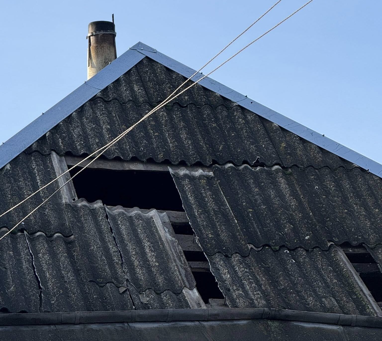 пошкоджений дах