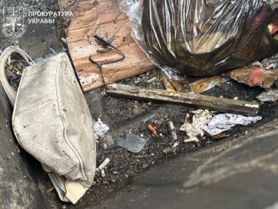 сумка в смітнику