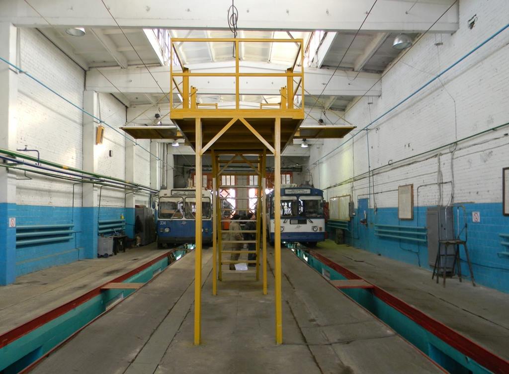 Приміщення, де ремонтують тролейбуси