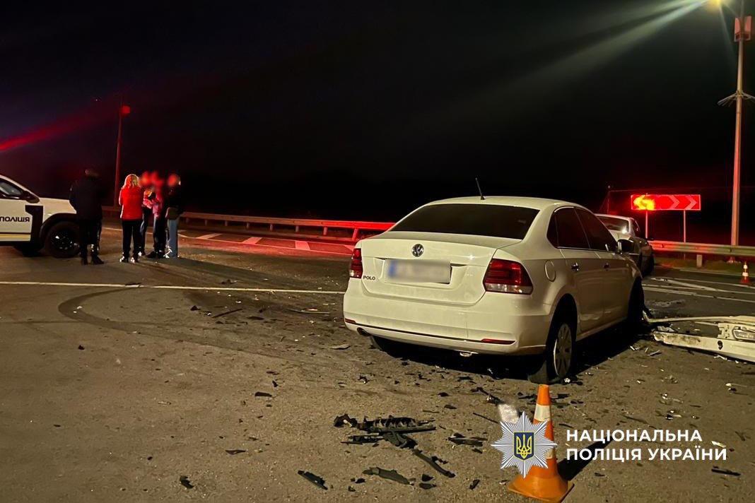 машина на трасі