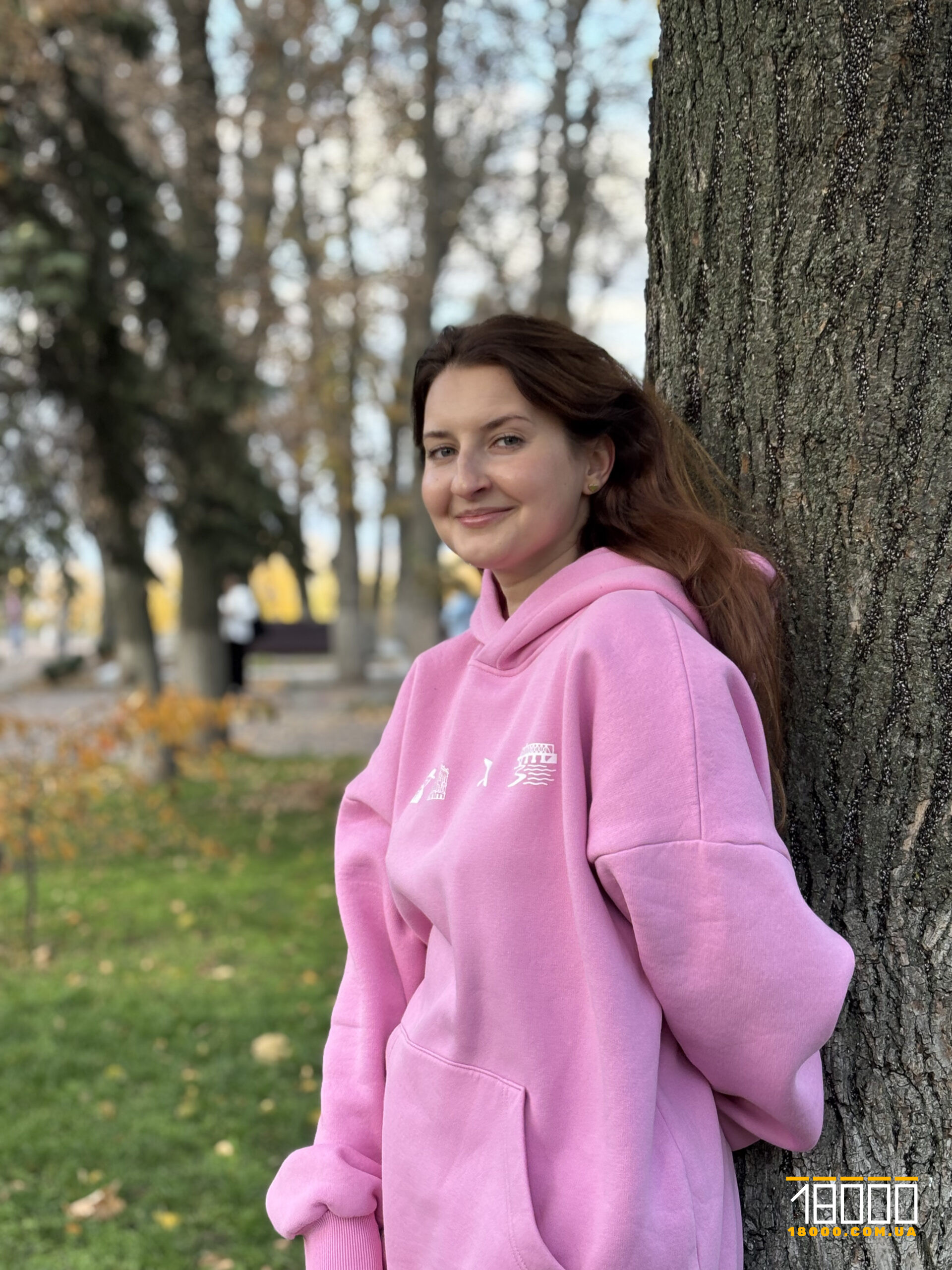 Єлєна Щепак у рожевому мерчі "18000"