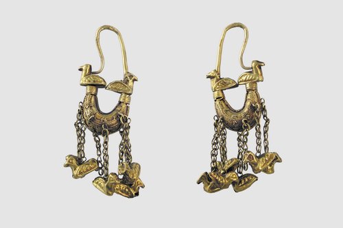 Сережка-човник з підвісками, знайдені в кургані поблизу села Новосілка