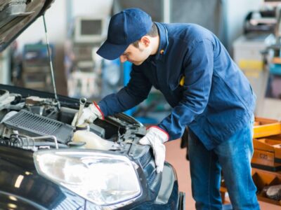 Працівник СТО