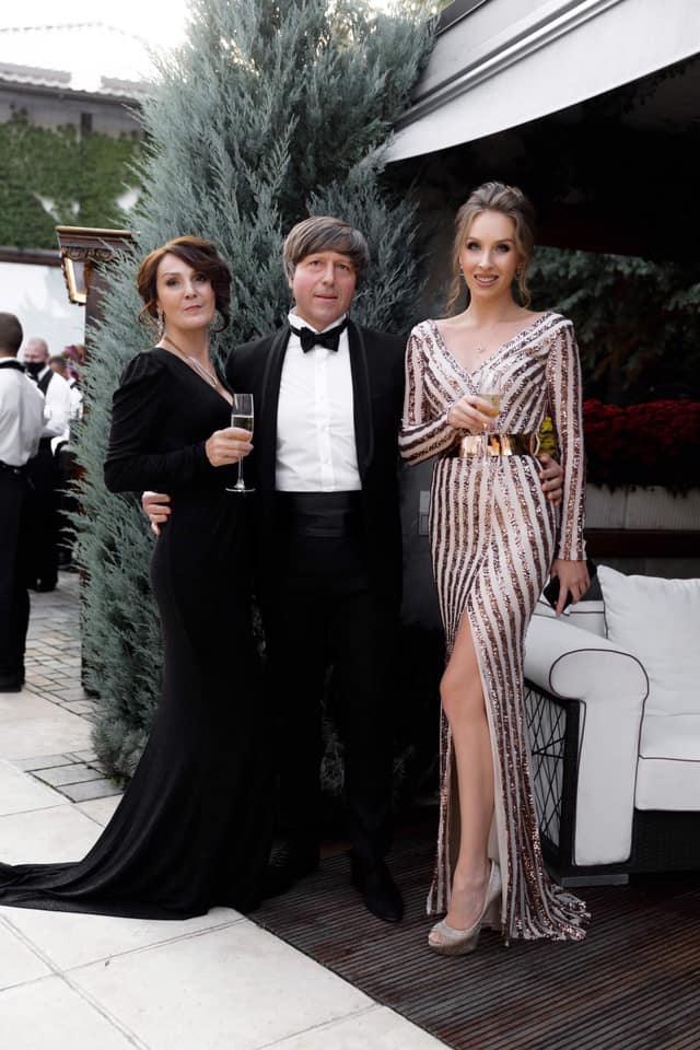 Марина та Сергій Ткаченки з донькою Кариною Абрамовою