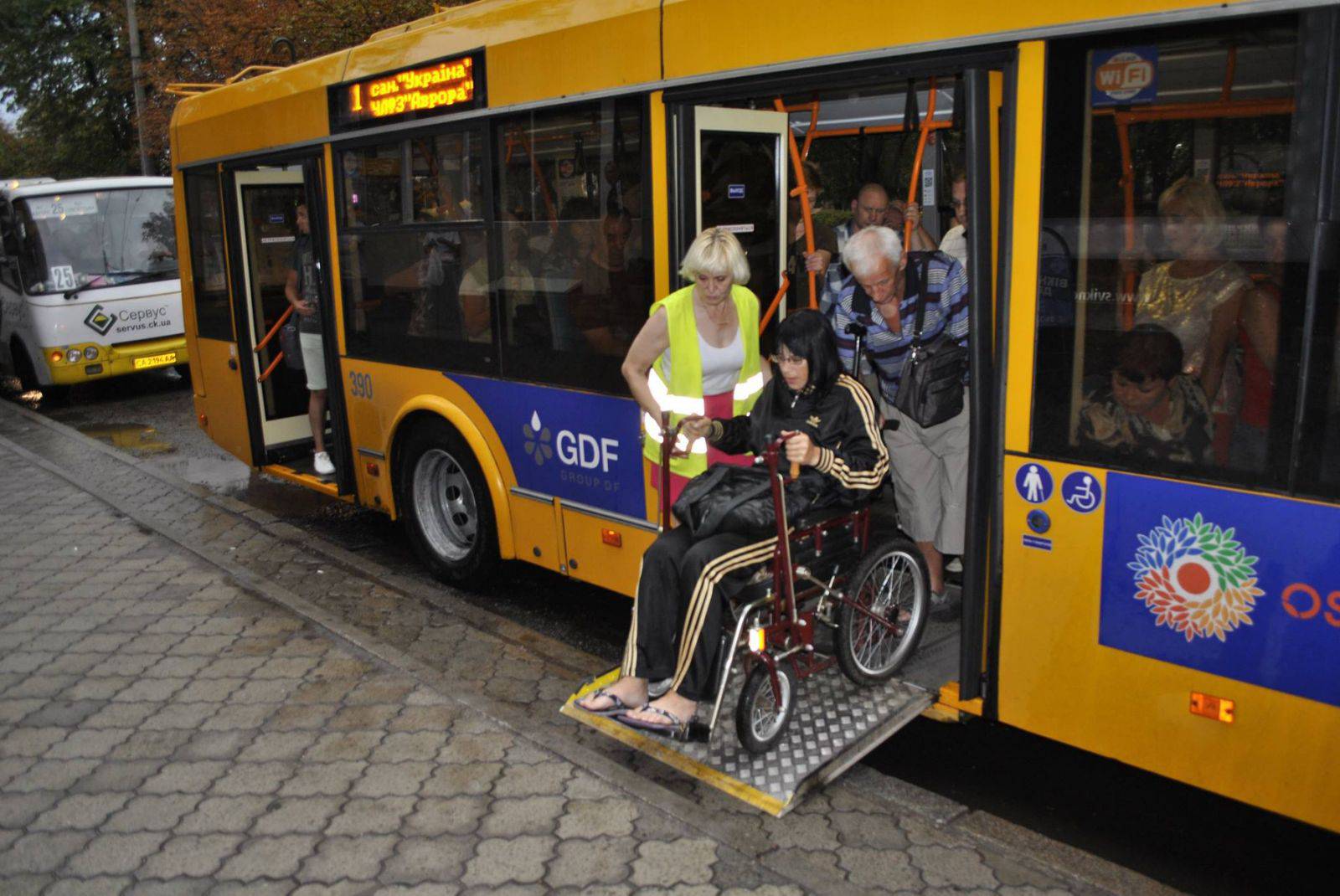 Низькопідлоговий тролейбус