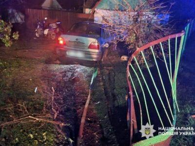 погнутий паркан