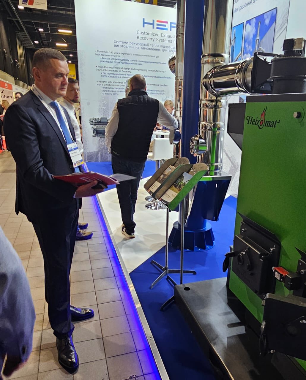 Юрій Тренкін під час виставки