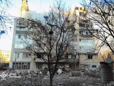 зруйнований будинок