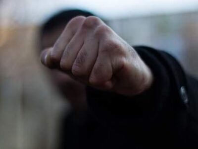 Побив собаку