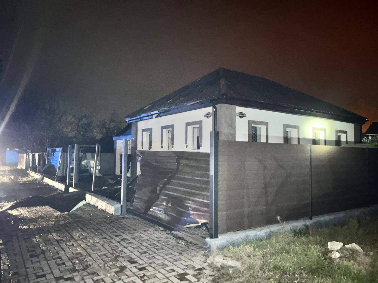 Ворог атакував Черкаси: пошкоджено півтора десятка будинків, частина міста була знеструмлена, постраждали люди (ФОТО)