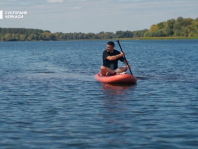 Артур Чемирис у лодці під час зйомок розслідування