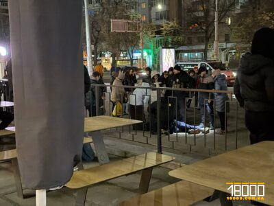 Будинок торгівлі дебошир