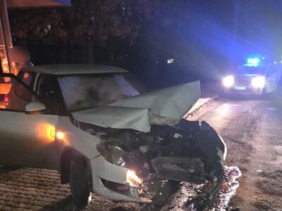 авто в'їхало у зупинку