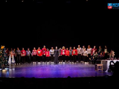 актори на сцені