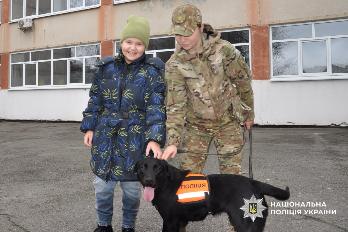 Для черкаських школярів влаштували каністерапію (ФОТО)