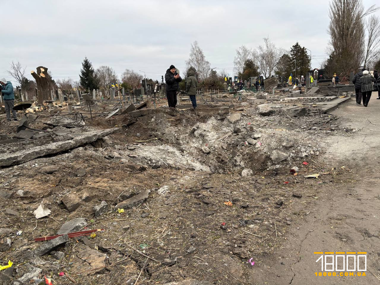 Вирва на кладовищі