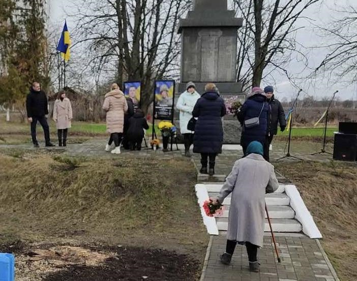 Покладання квітів