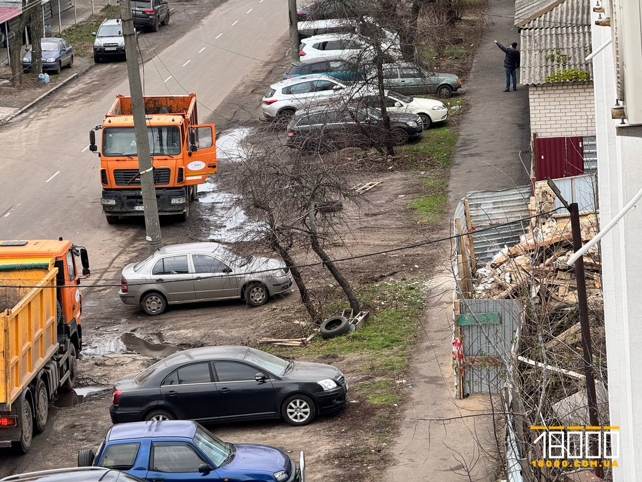 Техніка біля будинку
