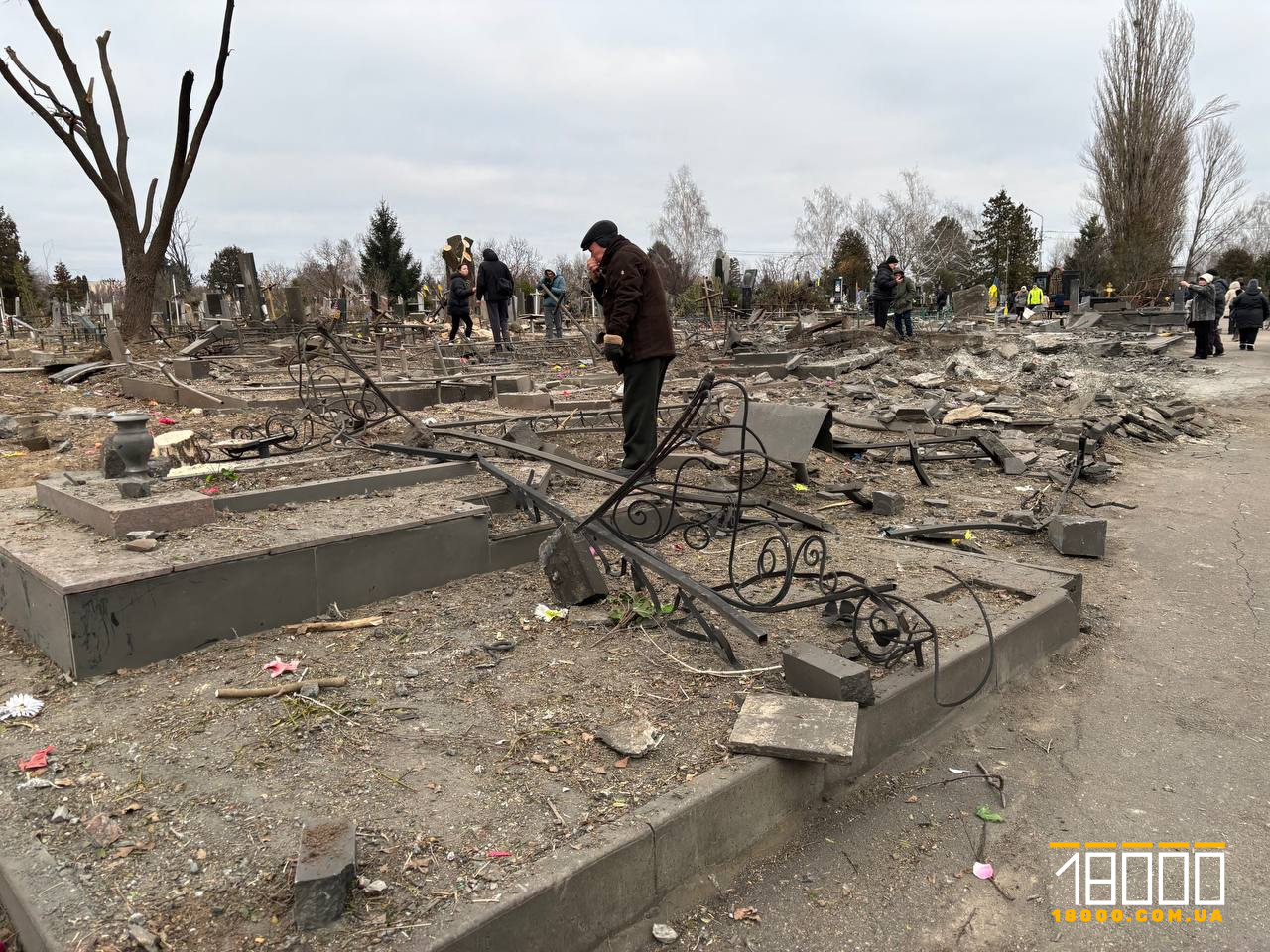 Близько 600 могил були пошкоджені унаслідок двох ракетних атак на Черкаси